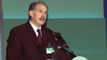 Ικανοποιημένος δήλωσε ο Γ.Παπανδρέου για την άρση του εμπάργκο εις βάρος της Σερβίας