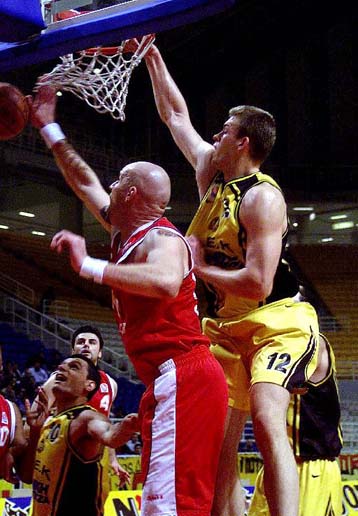 Περίπατος για την ΑΕΚ