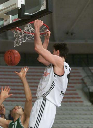 Η Ολύμπια ήθελε περισσότερο τη νίκη και την πήρε από τον ΠΑΟΚ με 70-74