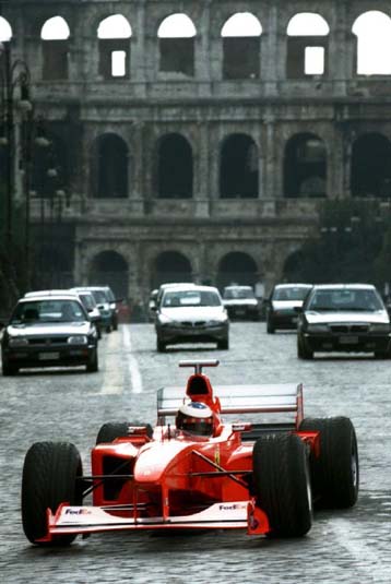 Aπό την πίστα στο λιθόστρωτο της Ρώμης