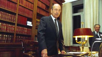 Θερμή υποδοχή της επανεκλογής Στεφανόπουλου από τον πολιτικό κόσμο