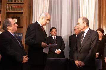 Ο Κωστής Στεφανόπουλος επανεξελέγη Πρόεδρος της Δημοκρατίας