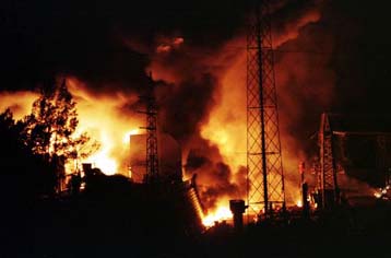 Πολιτικούς στόχους βομβάρδισαν οι Ισραηλινοί στο Λίβανο