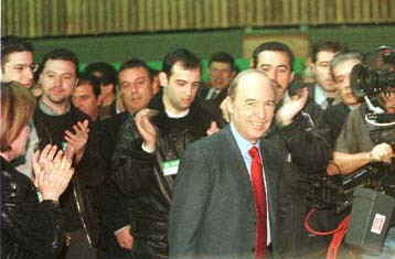 Δημοσκόπηση στο Βήμα φέρει πρώτο το ΠΑΣΟΚ με διαφορά 2,3% από τη ΝΔ