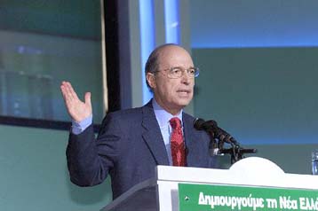 Με τη σιγουριά του νικητή εμφανίστηκε ο πρωθυπουργός στη συνδιάσκεψη του ΠΑΣΟΚ