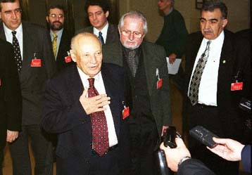 Aδιάλλακτος ο Ντενκτάς, αλλά ενδιαφέρεται για την κοινοτική χρηματοδότηση της Κύπρου