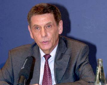 Ενα ακόμα στέλεχος του CDU μπαίνει στον κύκλο των παράνομων δωρεών