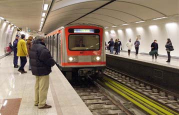 Πρόστιμα από 10.000-100.000 δρχ. για τους παραβάτες επιβάτες του μετρό