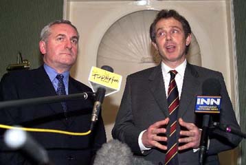 Επείγουσα συνάντηση Μπλερ-Αχερν για τη Βόρεια Ιρλανδία