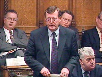 Η Βρετανία αναστέλλει τη λειτουργία των θεσμών αυτονομίας στη Β.Ιρλανδία