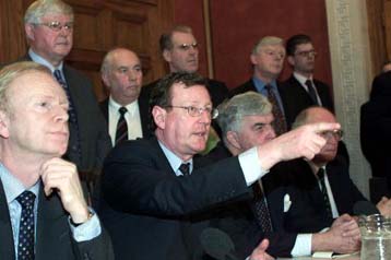 Σε κρίση η ειρηνευτική διαδικασία στη Βόρεια Ιρλανδία