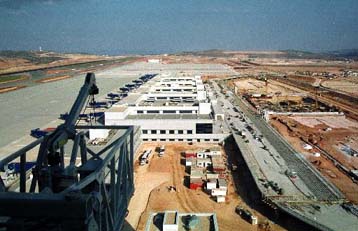 Χωρίς οδικές αρτηρίες δεν πάνε στα Σπάτα οι ξένοι αερομεταφορείς