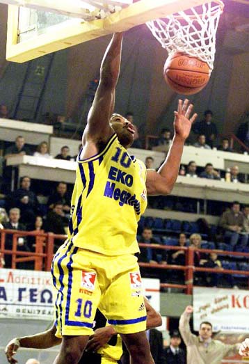 Περιστέρι – Δάφνη 70-61