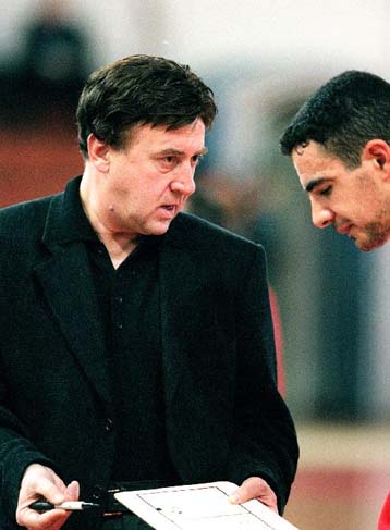 Εύκολα ο Ολυμπιακός με Κουμπλή στον πάγκο του