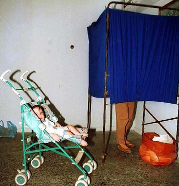 Γραμμή ενημέρωσης του υπουργείου Εσωτερικών για τα εκλογικά τμήματα της Αττικής