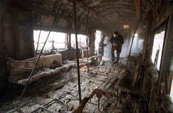 Το τρένο δεν υπάρχει πια, το κάψαν οι επιβάτες