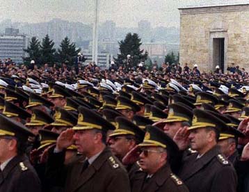 Σπάει τη σιωπή της η τουρκική κυβέρνηση για τις υπέρογκες αμυντικές δαπάνες