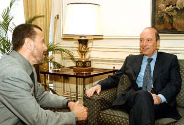 Στροφή στο κοινωνικό κράτος εξαγγέλλει ο Κώστας Σημίτης σε συνέντευξή του στο Flash