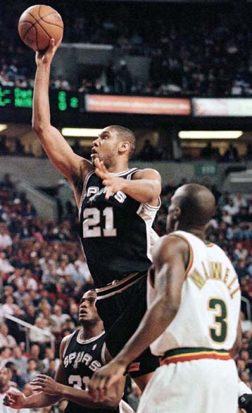 Οι δίδυμοι πύργοι έδωσαν τη νίκη στο Σαν Αντόνιο