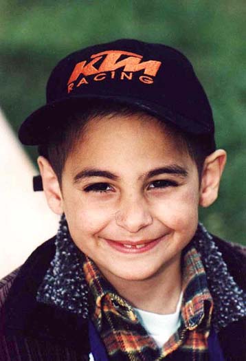 ΑΠΟΕΛ και Ομόνοια τείνουν χείρα βοηθείας στον εξάχρονο Ανδρέα