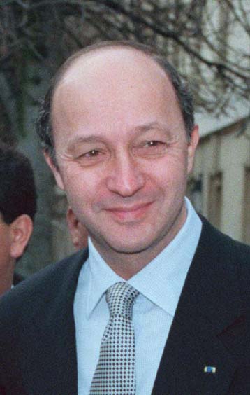 Ευρύς ανασχηματισμός στη Γαλλία με τον Λοράν Φαμπιούς υπουργό Οικονομικών