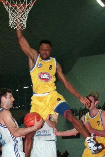 12 τραυματίες για ένα εισιτήριο στο Ισραήλ