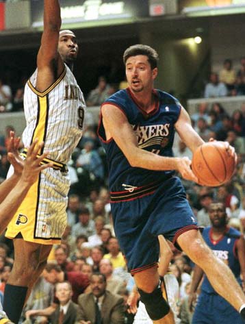 Η Φιλαδέλφεια 111-101 στην Ιντιάνα