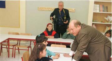 Εντος δύο ετών όλα τα σχολεία της χώρας θα συνδεθούν με το Διαδίκτυο