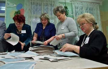 Σταθερά πρώτος ο Πούτιν καθώς συνεχίζεται η καταμέτρηση των ψήφων