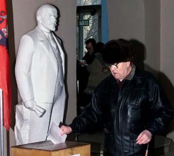 Νίκη στον Πούτιν με ποσοστό 50% δίνουν τα exit polls