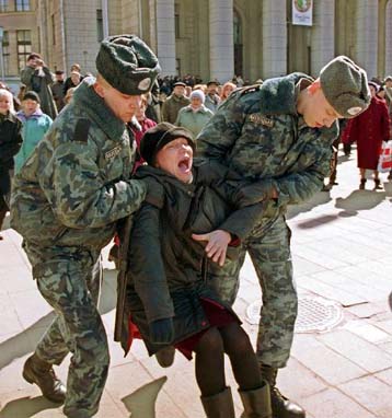 Επεισόδια σε αντικυβερνητική διαδήλωση στη Λευκορωσία