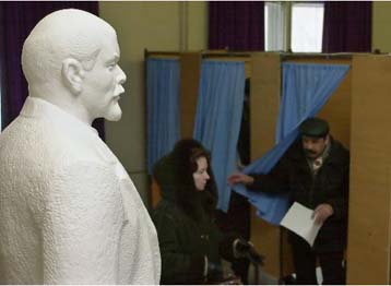 Ολοκληρώνεται σταδιακά η εκλογική διαδικασία σε διάφορες περιοχές της Ρωσίας