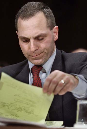 Εφηβος χάκερ κλέβει αριθμούς πιστωτικών καρτών μερικές από τις οποίες ανήκαν στον Μπιλ Γκέιτς