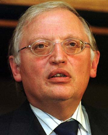 Συμφωνεί κατ αρχήν ο Ντενκτάς με τις κοινοτικές χρηματοδοτήσεις