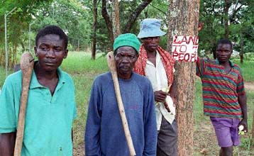 Η Βρετανία ετοιμάζεται να δεχθεί 20.000 πρόσφυγες από τη Ζιμπάμπουε