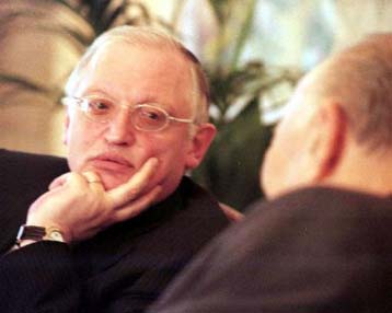 Σε βαρύ κλίμα η συνάντηση Φερχόιγκεν-Ντενκτάς