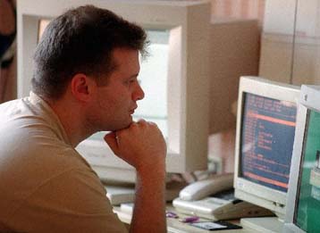 Συνελήφθησαν δύο 18χρονοι χάκερ από την Ουαλία