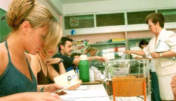 Τα 9 εκατ. πλησιάζει ο αριθμός των ψηφοφόρων στις εκλογές του 2000