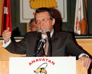 Γιλμάζ εναντίον Τζεμ για την εξωτερική πολιτική