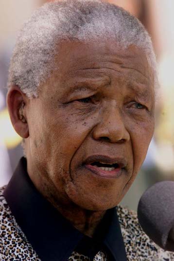 Ο Μαντέλα αρνείται ότι συνεργάστηκε με την MI6