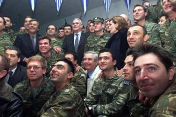 Συμφωνεί το ΓΕΕΘΑ στη δωδεκάμηνη θητεία