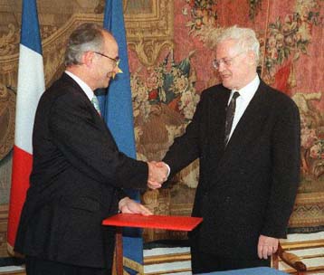 Ιστορικός γάμος σοσιαλιστών-κομμουνιστών στις γαλλικές δημοτικές εκλογές