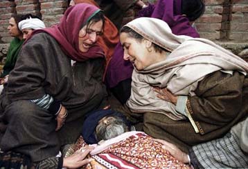 Με σφαγή στο Κασμίρ υποδέχθηκαν τον Κλίντον στην Ινδία