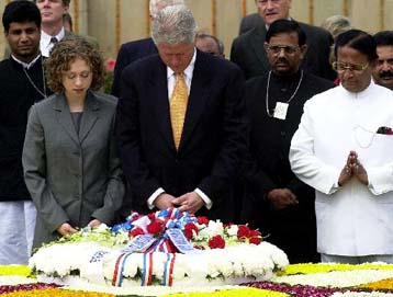 Τα πυρηνικά στο επίκεντρο των επαφών του Κλίντον στην Ινδία