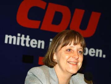 Επισήμως υποψήφια για την ηγεσία της CDU η Αγγελα Μέρκελ