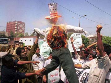 Ξεκίνησε η περιοδεία του Κλίντον σε Ινδία και Πακιστάν