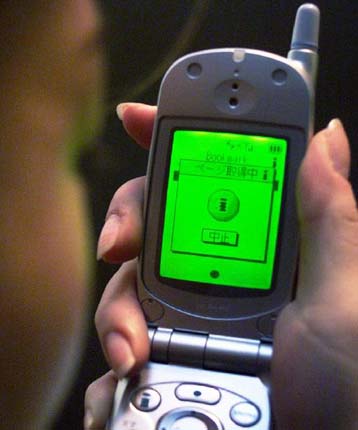 eCommerce και διαφημίσεις κύριες πηγές εσόδων για τους φορείς Internet μετά το 2001