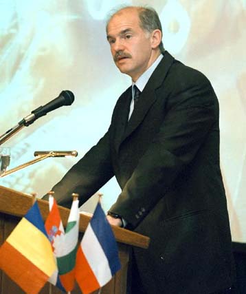 Επίσημη επίσκεψη στη Ρωσία πραγματοποιεί από την Κυριακή ο Γ.Παπανδρέου