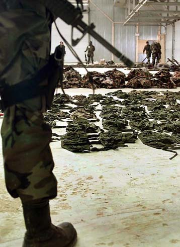 Το ΝΑΤΟ τρίζει τα δόντια στον Μιλόσεβιτς