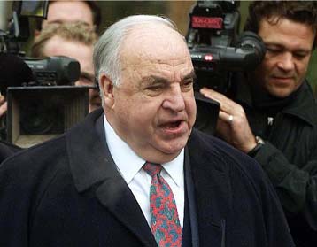 Πρώτη εμφάνιση του Κολ στην Μπούντεσταγκ μετά το σκάνδαλο